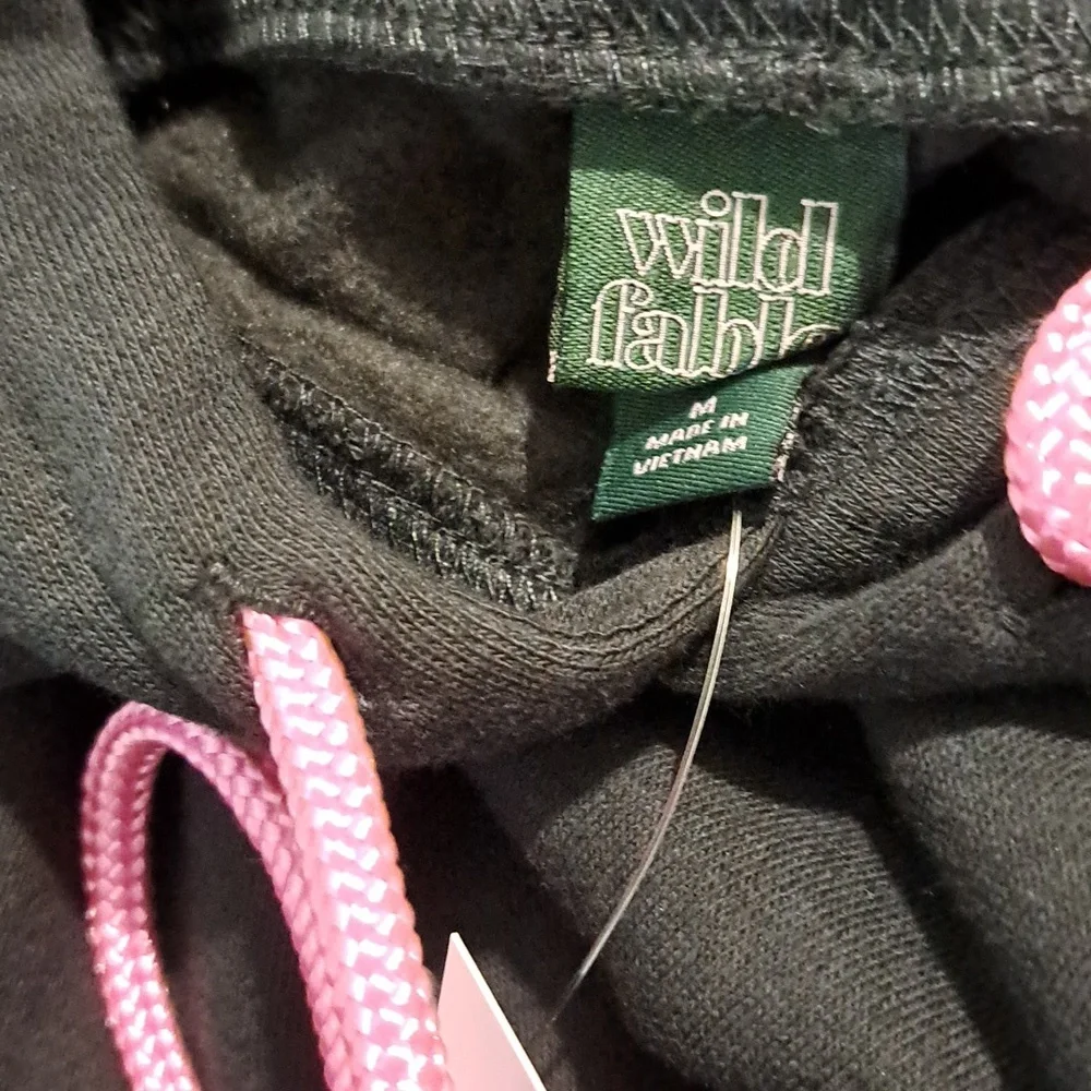 Wild Fable Women's Black Cropped Hoodie with Contrasting Pink Drawstring, Size M - Picture 4 of 4